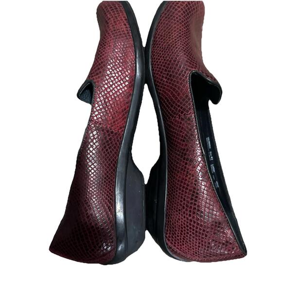 Dansko loafers burgundy textured leather slip on Size 11 U.S/42EU - Picture 4 of 7